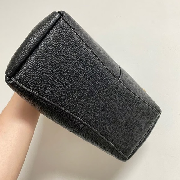 Coach Black Leather Women's Bag - Picture 5 of 7